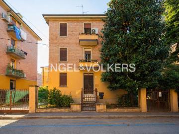 Palazzo / Stabile in vendita a Bologna BO