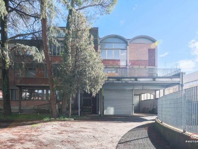 Palazzo / Stabile in vendita a Bologna BO