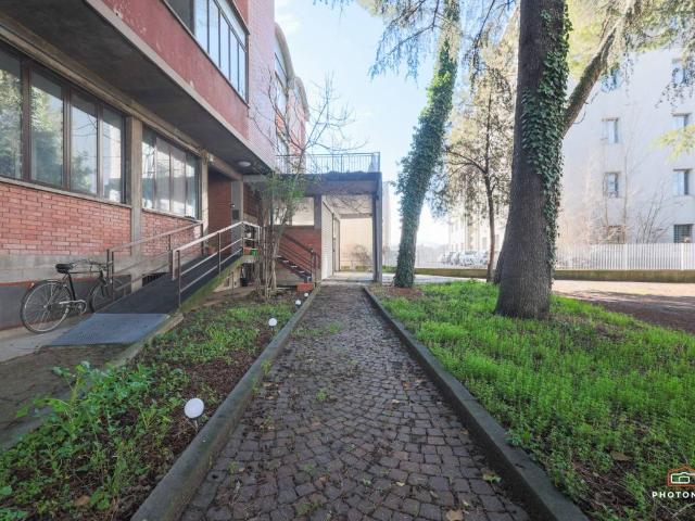 Palazzo / Stabile in vendita a Bologna BO