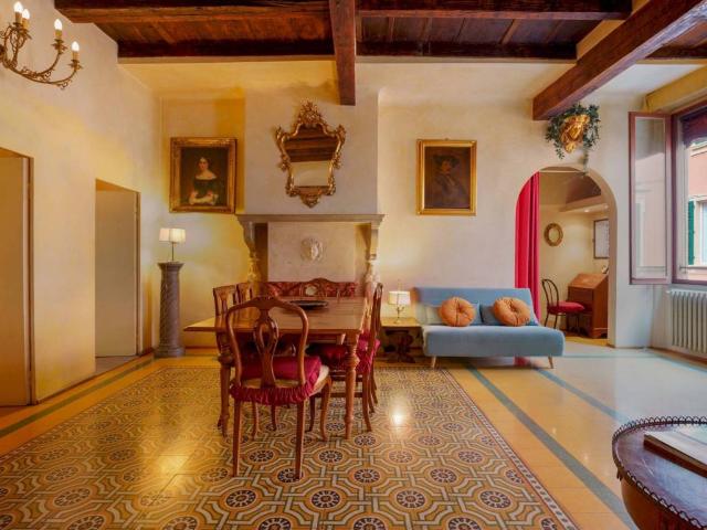 Palazzo / Stabile in vendita a Bologna BO