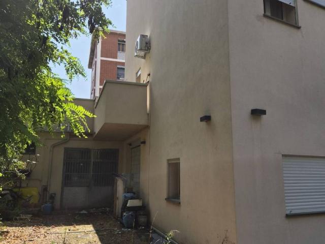 Palazzo / Stabile in vendita a Bologna BO