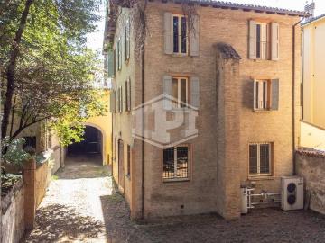 Palazzo / Stabile in vendita a Bologna BO