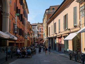 Palazzo / Stabile in vendita a Bologna BO