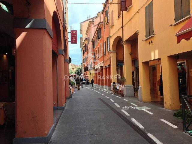 Palazzo / Stabile in vendita a Bologna BO