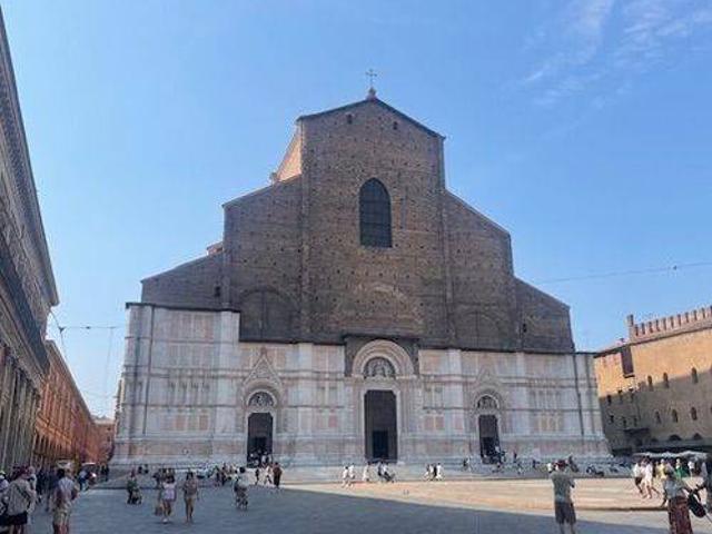 Palazzo / Stabile in vendita a Bologna BO