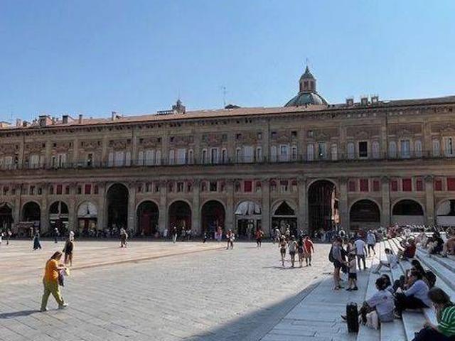 Palazzo / Stabile in vendita a Bologna BO