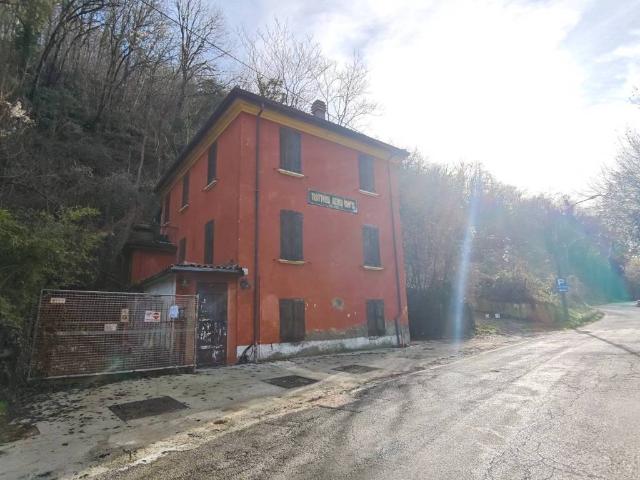 Palazzo / Stabile in vendita a Bologna BO