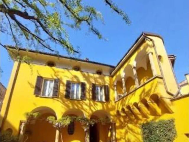 Palazzo / Stabile in vendita a Bologna BO