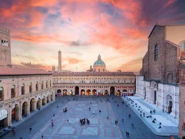 Palazzo / Stabile in vendita a Bologna BO