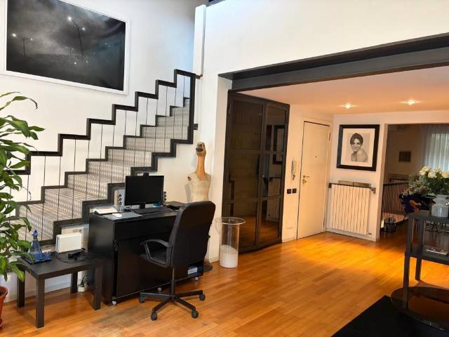 Palazzo / Stabile in vendita a Bologna BO