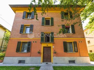 Palazzo / Stabile in vendita a Bologna BO