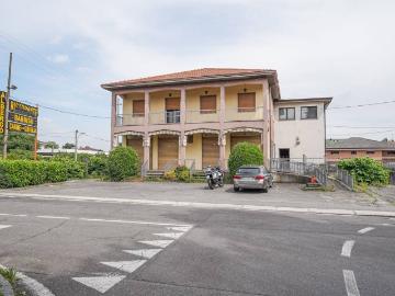Palazzo / Stabile in vendita a Bonate Sotto BG