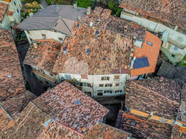 Palazzo / Stabile in vendita a Bondone TN