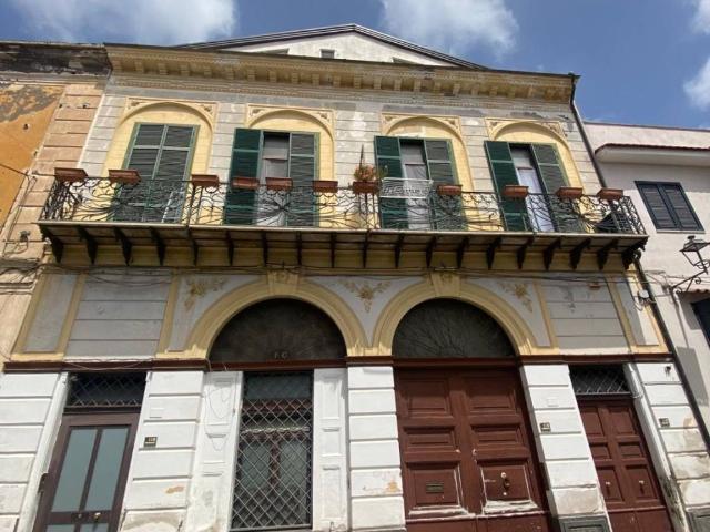 Palazzo / Stabile in vendita a Boscotrecase NA