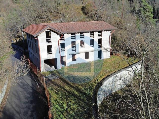 Palazzo / Stabile in vendita a Borno BS