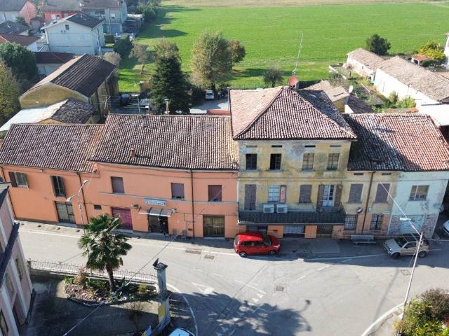 Palazzo / Stabile in vendita a Boretto RE