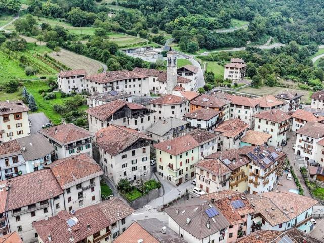 Palazzo / Stabile in vendita a Borgo Chiese TN