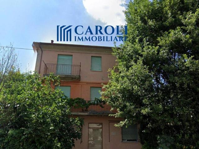 Palazzo / Stabile in vendita a Borgo Tossignano BO