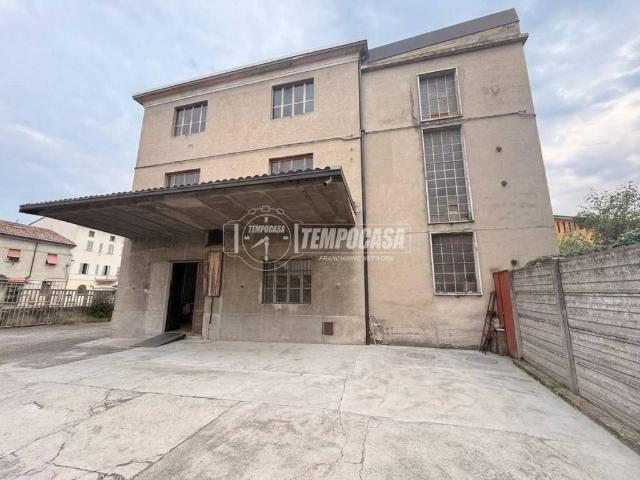 Palazzo / Stabile in vendita a Borgonovo Val Tidone PC