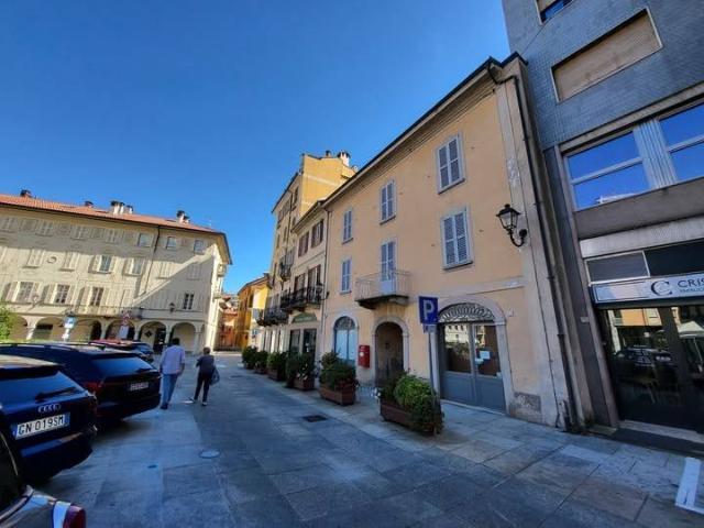 Palazzo / Stabile in vendita a Borgosesia VC
