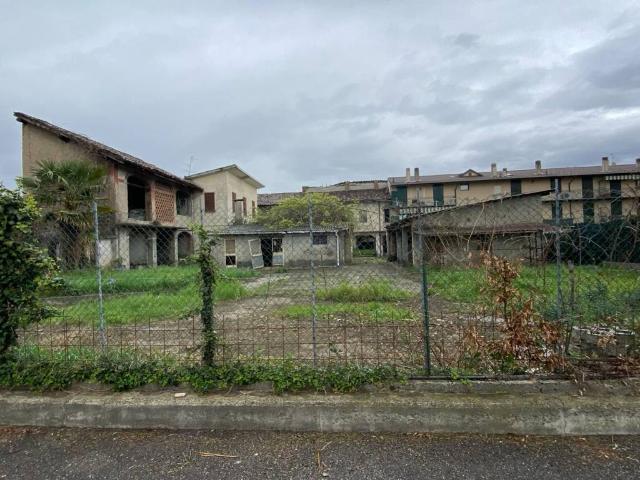 Palazzo / Stabile in vendita a Bottanuco BG