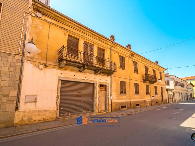 Palazzo / Stabile in vendita a Bra CN