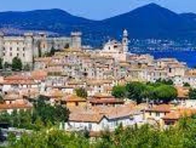 Palazzo / Stabile in vendita a Bracciano RM