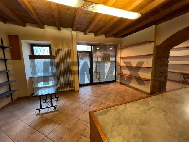 Palazzo / Stabile in vendita a Brembate di Sopra BG