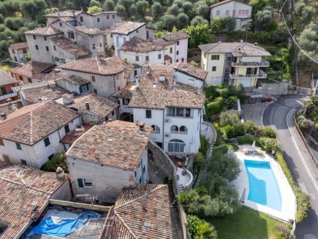 Palazzo / Stabile in vendita a Brenzone sul Garda VR