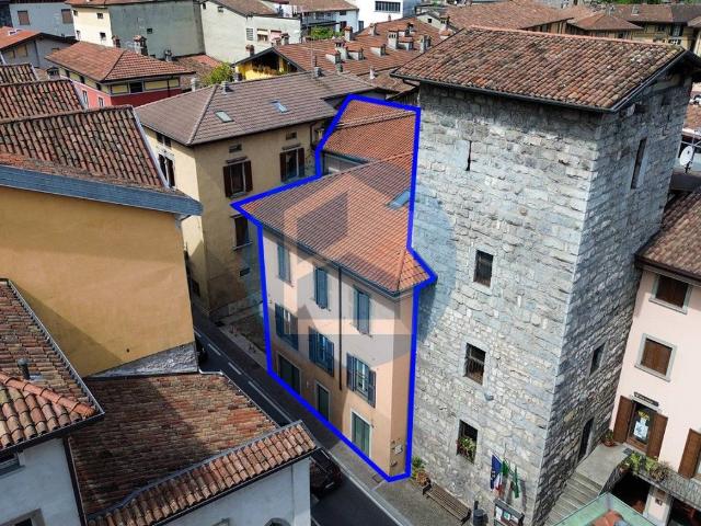 Palazzo / Stabile in vendita a Breno BS