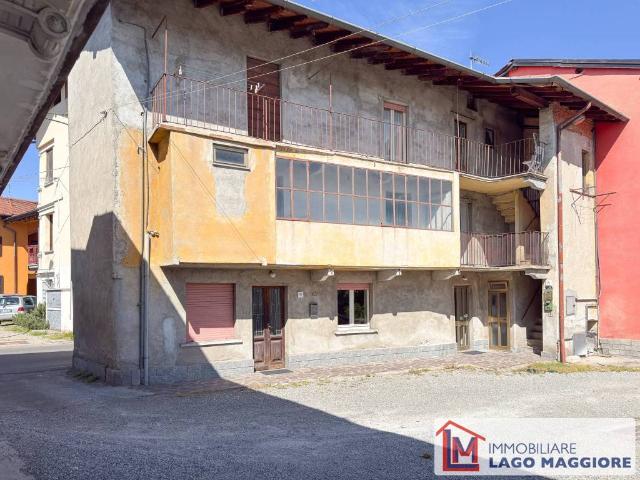 Palazzo / Stabile in vendita a Brebbia VA