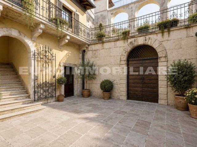 Palazzo / Stabile in vendita a Brescia BS