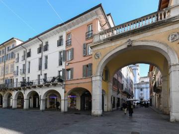 Palazzo / Stabile in vendita a Brescia BS