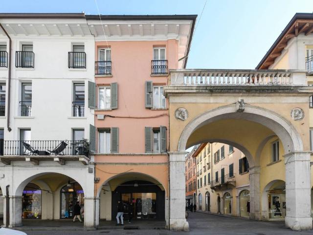 Palazzo / Stabile in vendita a Brescia BS