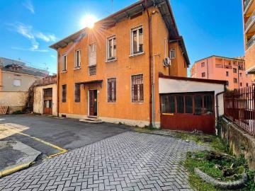 Palazzo / Stabile in vendita a Brescia BS