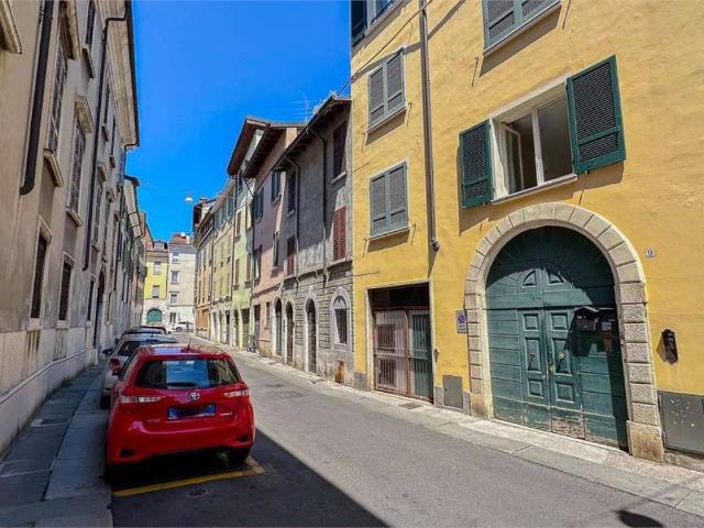 Palazzo / Stabile in vendita a Brescia BS