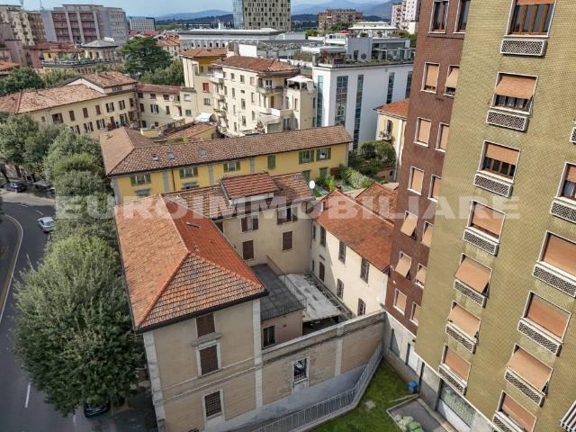 Palazzo / Stabile in vendita a Brescia BS