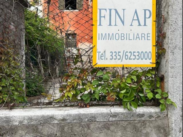 Palazzo / Stabile in vendita a Brescia BS
