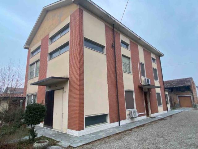 Palazzo / Stabile in vendita a Bressana Bottarone PV