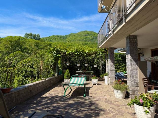 Palazzo / Stabile in vendita a Brissago Valtravaglia VA