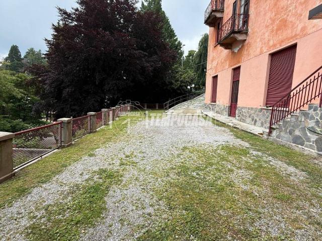 Palazzo / Stabile in vendita a Brunate CO