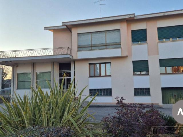 Palazzo / Stabile in vendita a Brugnera PN