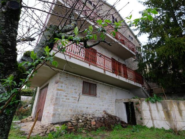 Palazzo / Stabile in vendita a Cupramontana AN