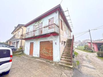 Palazzo / Stabile in vendita a Curtarolo PD