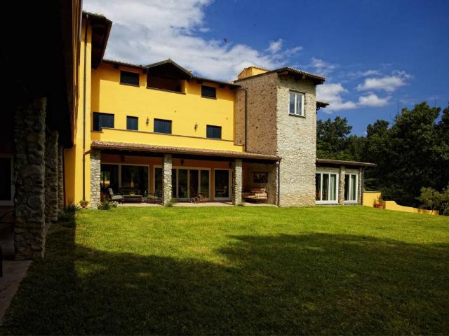 Palazzo / Stabile in vendita a Caccuri KR
