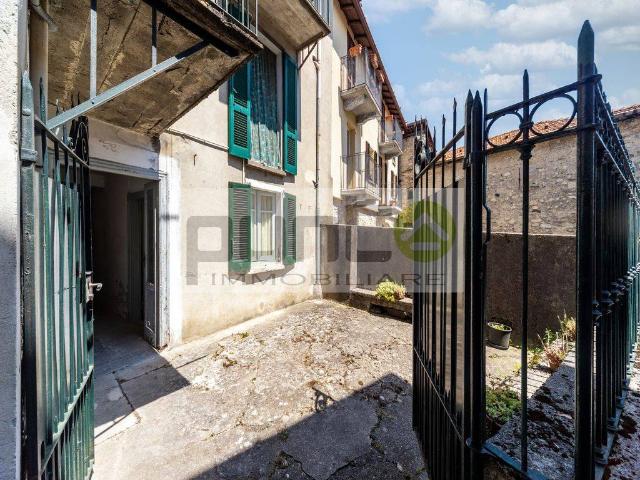 Palazzo / Stabile in vendita a Caglio CO