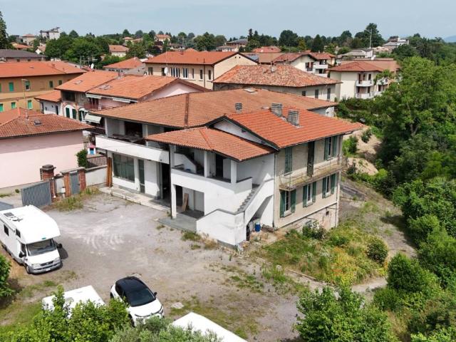 Palazzo / Stabile in vendita a Cadorago CO