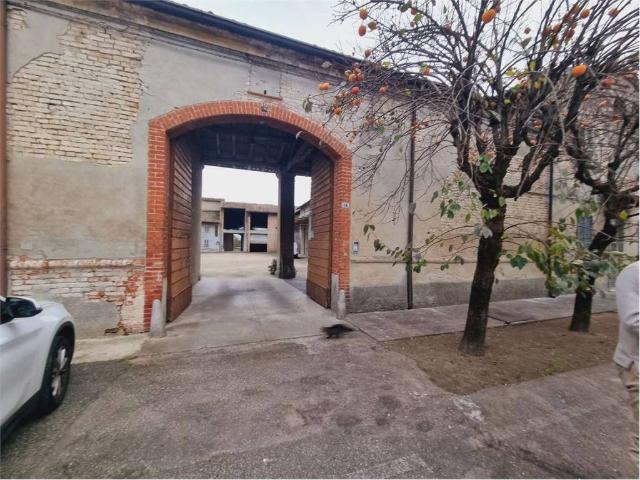 Palazzo / Stabile in vendita a Cadeo PC
