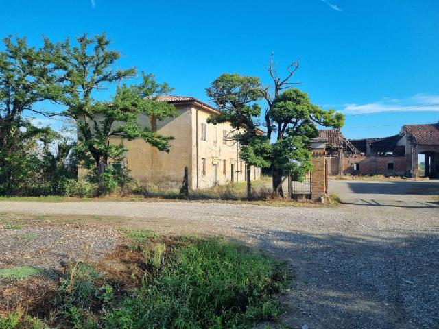 Palazzo / Stabile in vendita a Cadeo PC