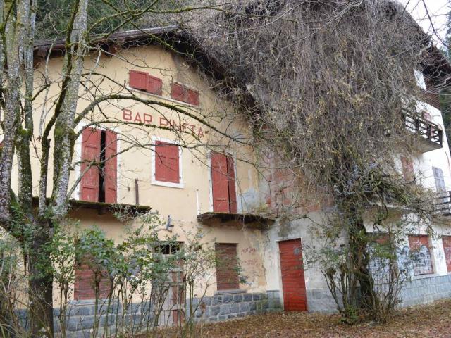 Palazzo / Stabile in vendita a Caderzone Terme TN